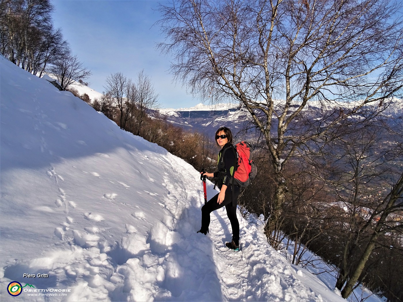 23 Pestiamo soffice neve su sentiero ben battuto.JPG